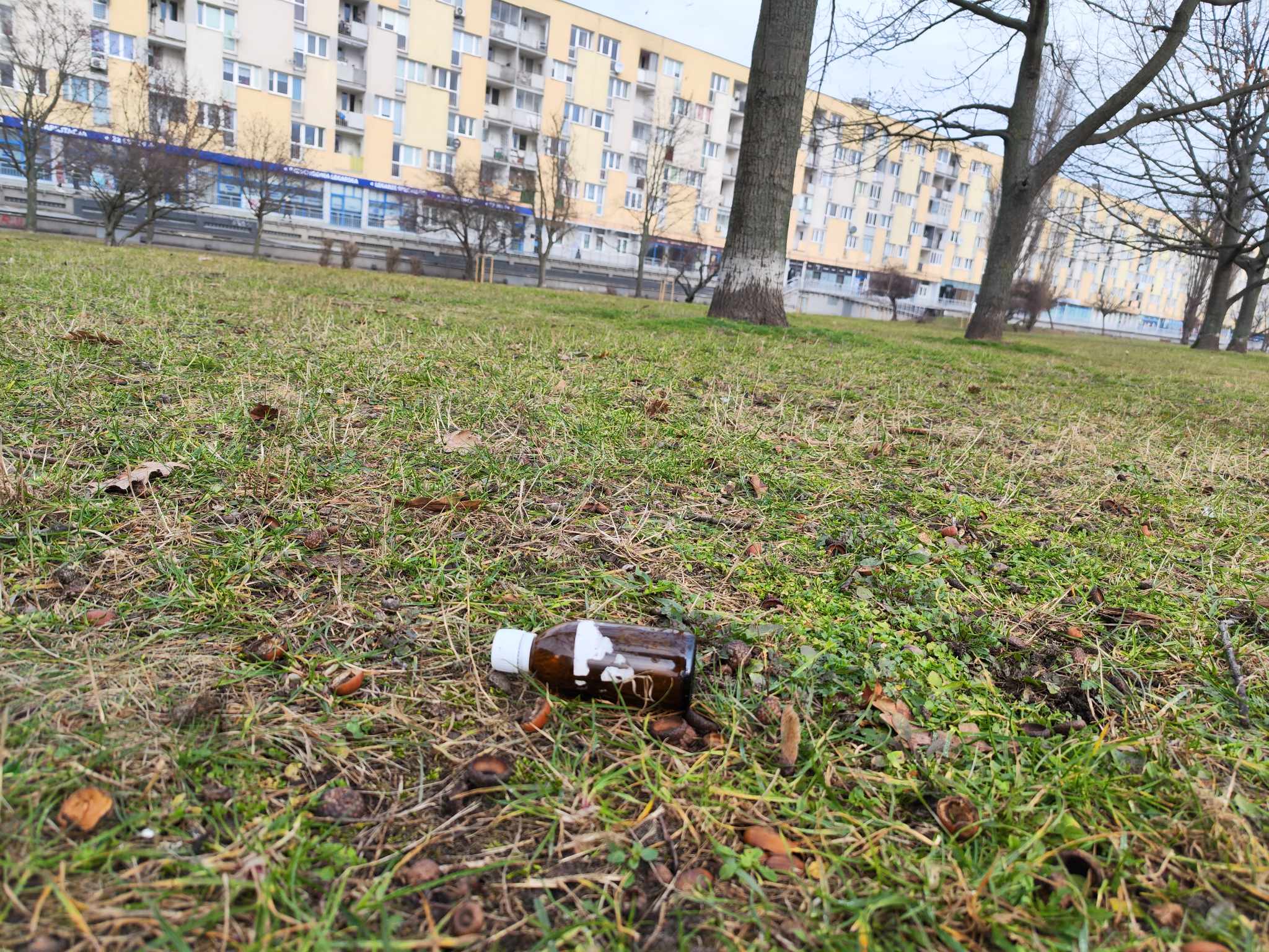 Butelka po metadonie przy Kijowskiej 