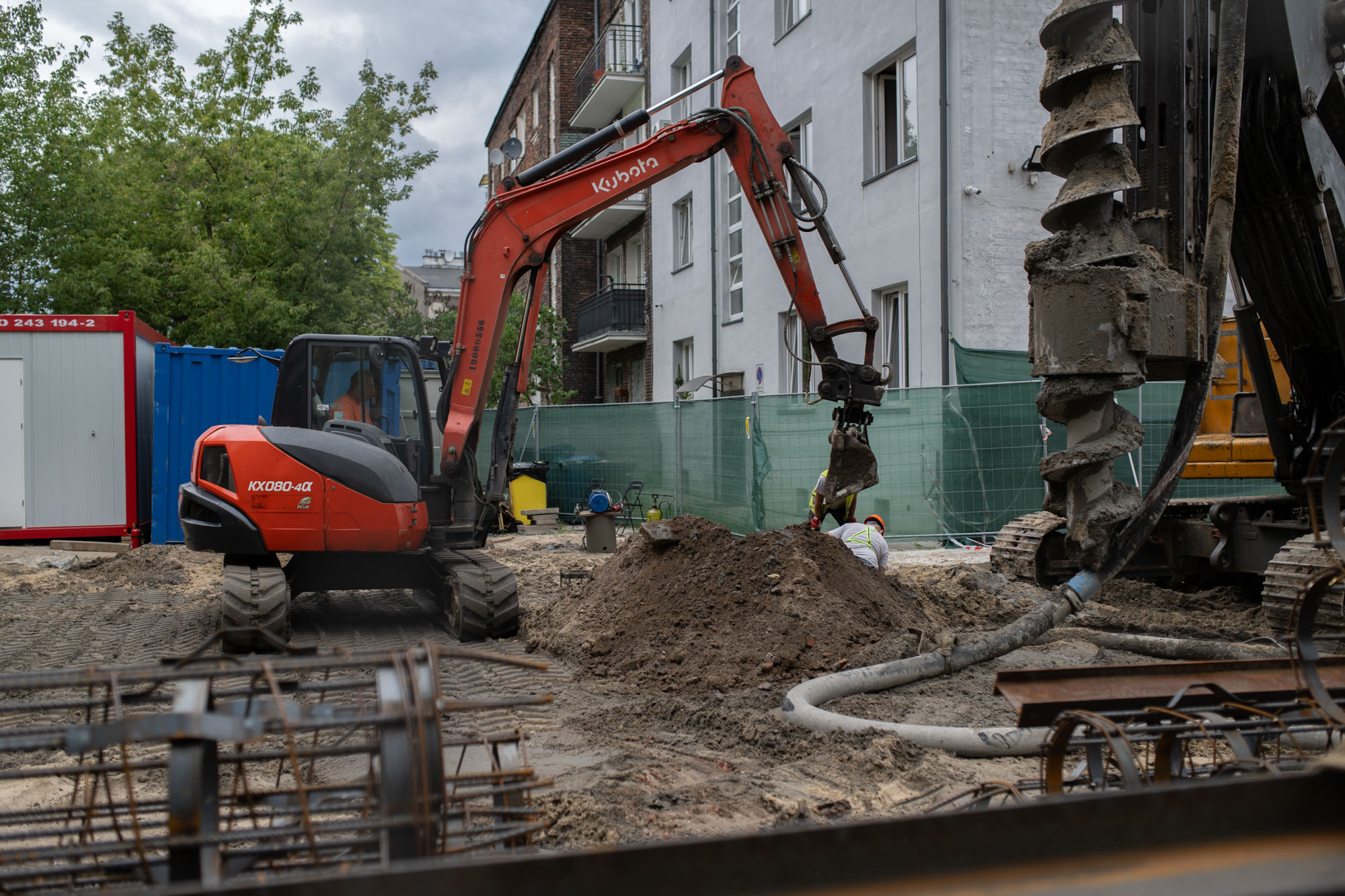 Grajewska 19a w Warszawie. Plac budowy bloku niezgodnego z planem miejscowym.