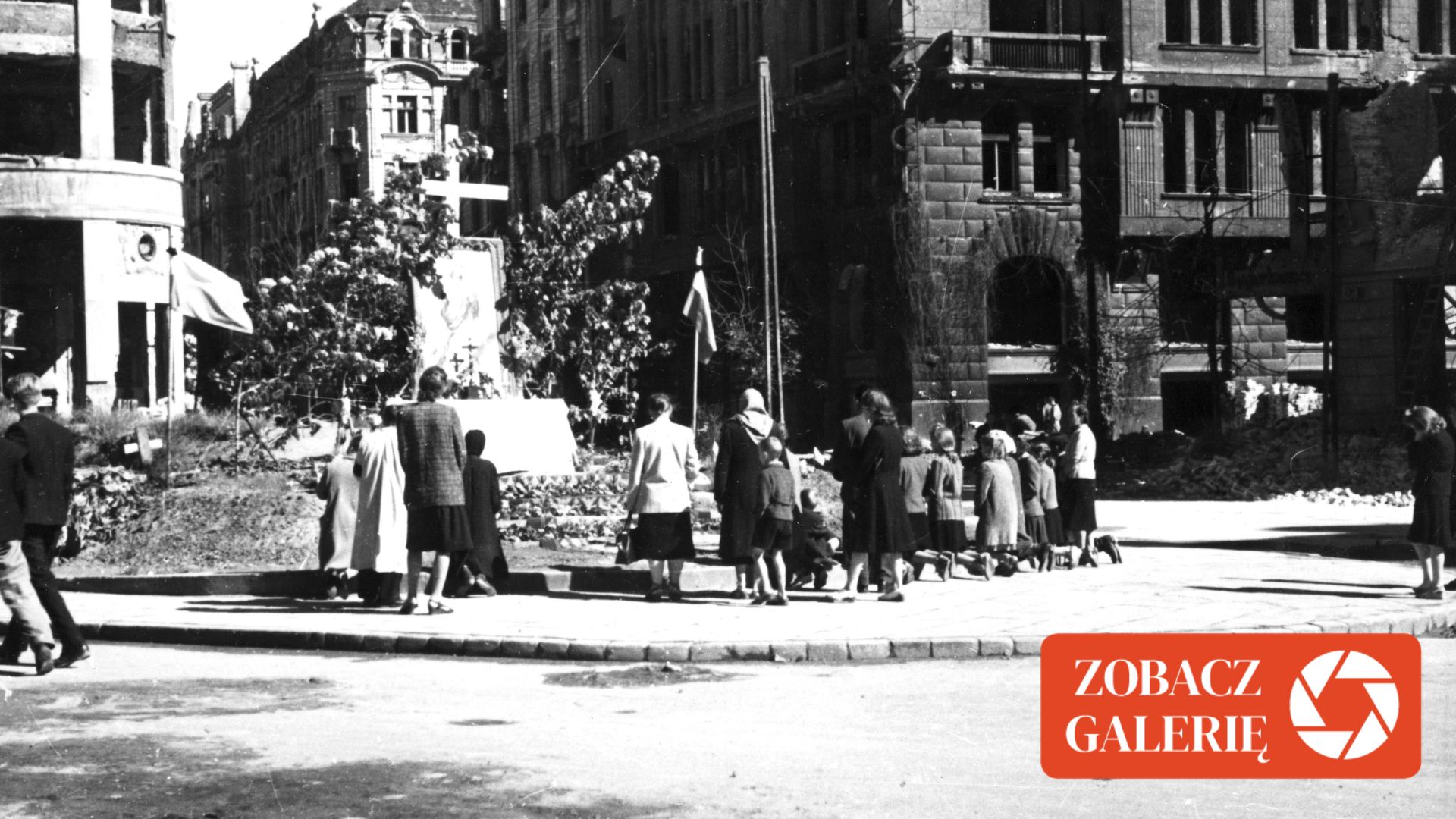 Materiały historyczne dotyczące Domu pod Orłami w Warszawie.