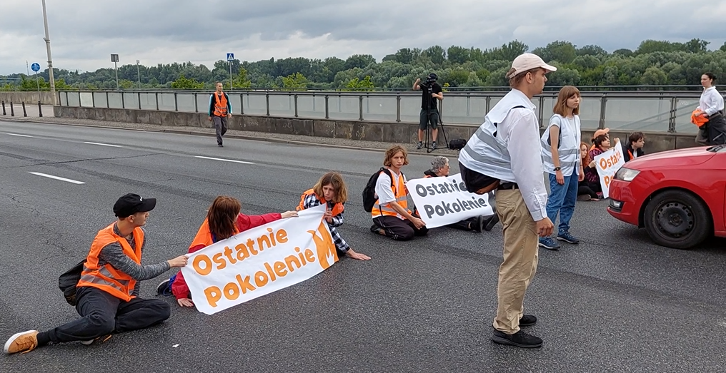 aktywiści blokujący wisłostradę